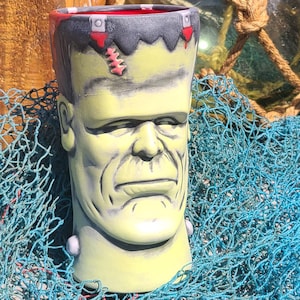 限定版マットグリーン、レッドインテリア、血の滴