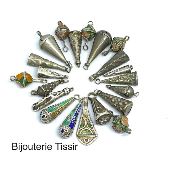 Old assemblage necklaces . Silver elements . Assem