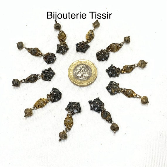 Mauritania Assembling necklaces . Assemblage elem… - image 1