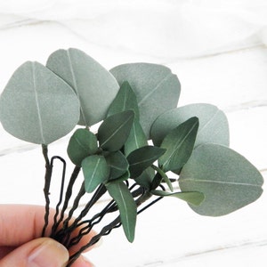 Eucalyptus hair pins Greenery wedding hair piece Floral bridal bobby pins / Sage green headpiece for bride