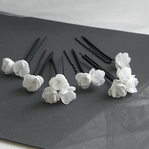 White bridal hair pins Floral wedding hair piece Flowers hair pins for bride Floral bobby pins