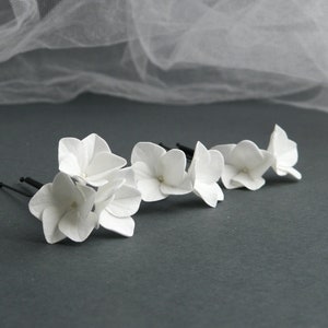 Flower hair pins Bridal hair pins White floral hair pins Wedding hair piece Bridal headpieceBridal hair piece simple