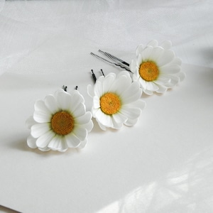 Daisy hair pins Flower bobby pins Wedding hair piece for bride Bridal floral headpiece Chamomile hair clip image 2