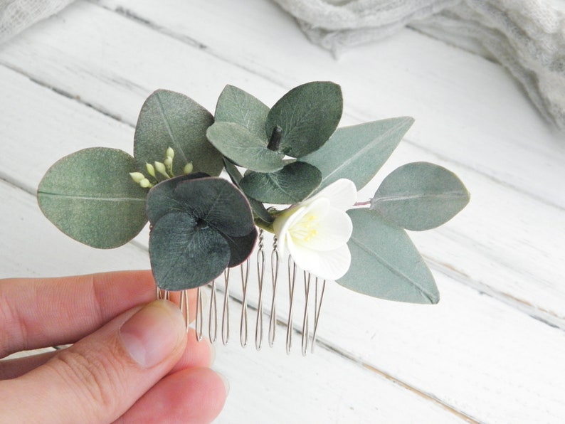 Eucalyptus hair comb small , Greenery wedding hair piece , Floral head piece for bride , Tropical bridal hair comb With 1 flower