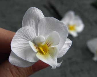 Orchid hair pins Wedding head piece for bride Bridal hair piece white small flowers