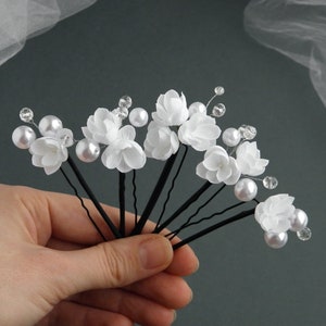 White flower hair pins Bridal hair piece floral Wedding hair pins Bride hair clip