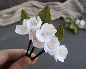 Floral bridal hair pins Flower hair pins Wedding headpiece for bride White cherry blossom hair piесе