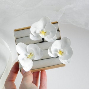 Orchid hair pins Beach Wedding hair piece for bride Bridal headpiece white small flowers