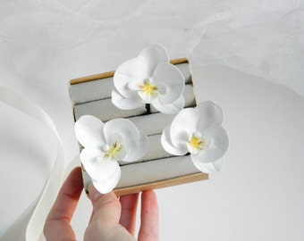 Orchid hair pins Beach Wedding hair piece for bride Bridal headpiece white small flowers