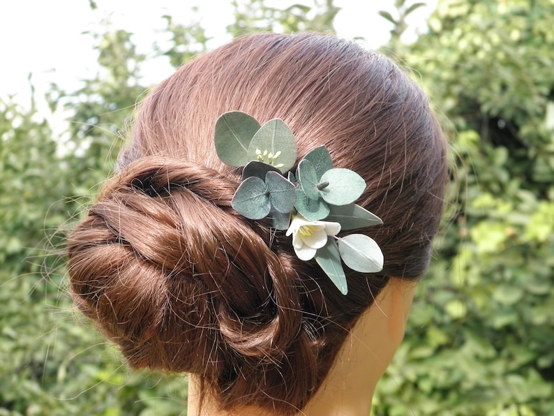 Eucalyptus hair comb small , Greenery wedding hair piece , Floral head piece for bride , Tropical bridal hair comb image 3