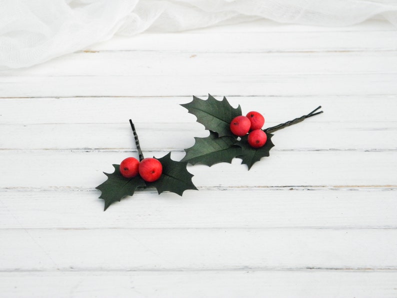 Holly berry hair pins Christmas wedding hair piece Red winter headpieces / Small bridal hair comb for woman / image 2