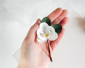 White orchid hair pins Tropical wedding hair piece for bride Bridal headpiece white small flowers