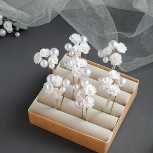 Gypsophila bridal hair pins Babys breath pearls hair piece Floral hair pins for bride Flower hair pins Small wedding headpiece