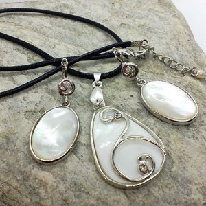 Conjunto de joyas de nácar blanco, conjunto de joyas de nácar, pendientes de nácar, collar de nácar, colgante de nácar