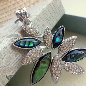 Abalone Crystal Necklace, Abalone Crystal Jewelry, Abalone Shell Pendant Necklace, Mother of Pearl Necklace, Crystal Necklace For Womens