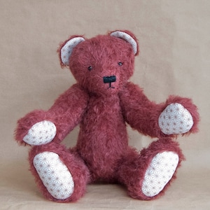 Handgefertigter Mohair Künstlerbär von BearTonBorough, Weinroter Burgunder OOAK Teddybär, altmodischer Gelenkteddy für OOAK-Sammler