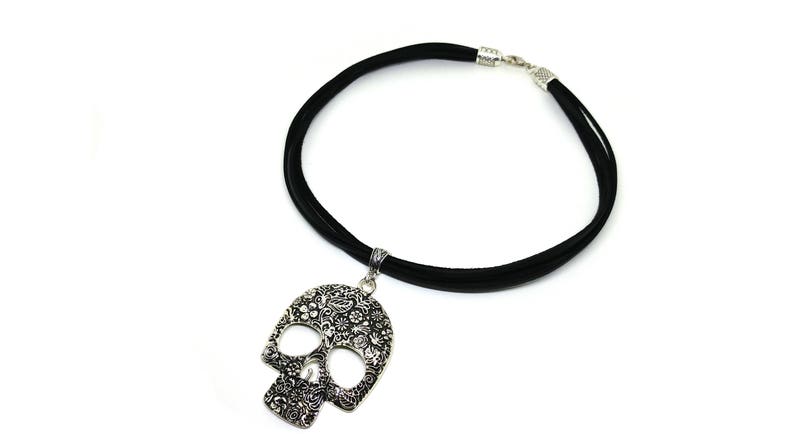 Leather jewelry for women!Leather juwelry set!Black cord pendant necklace!Boho jewelry!Nice skull pendant necklace!