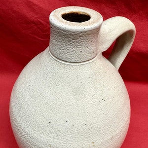 Antiker Beige Steingut Krug mit Henkel