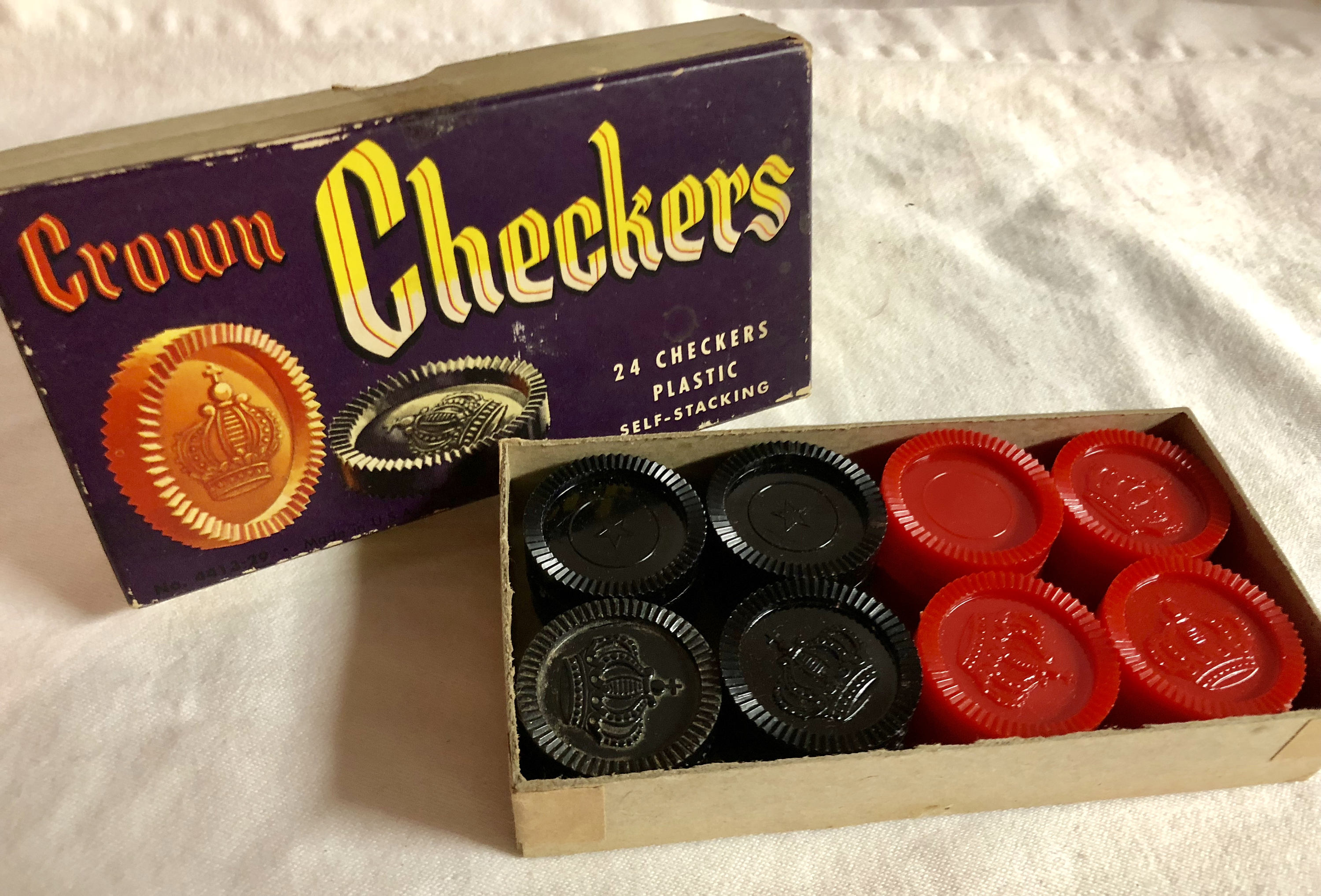 Vintage 1950's Crown Plastic Self Stacking Checkers