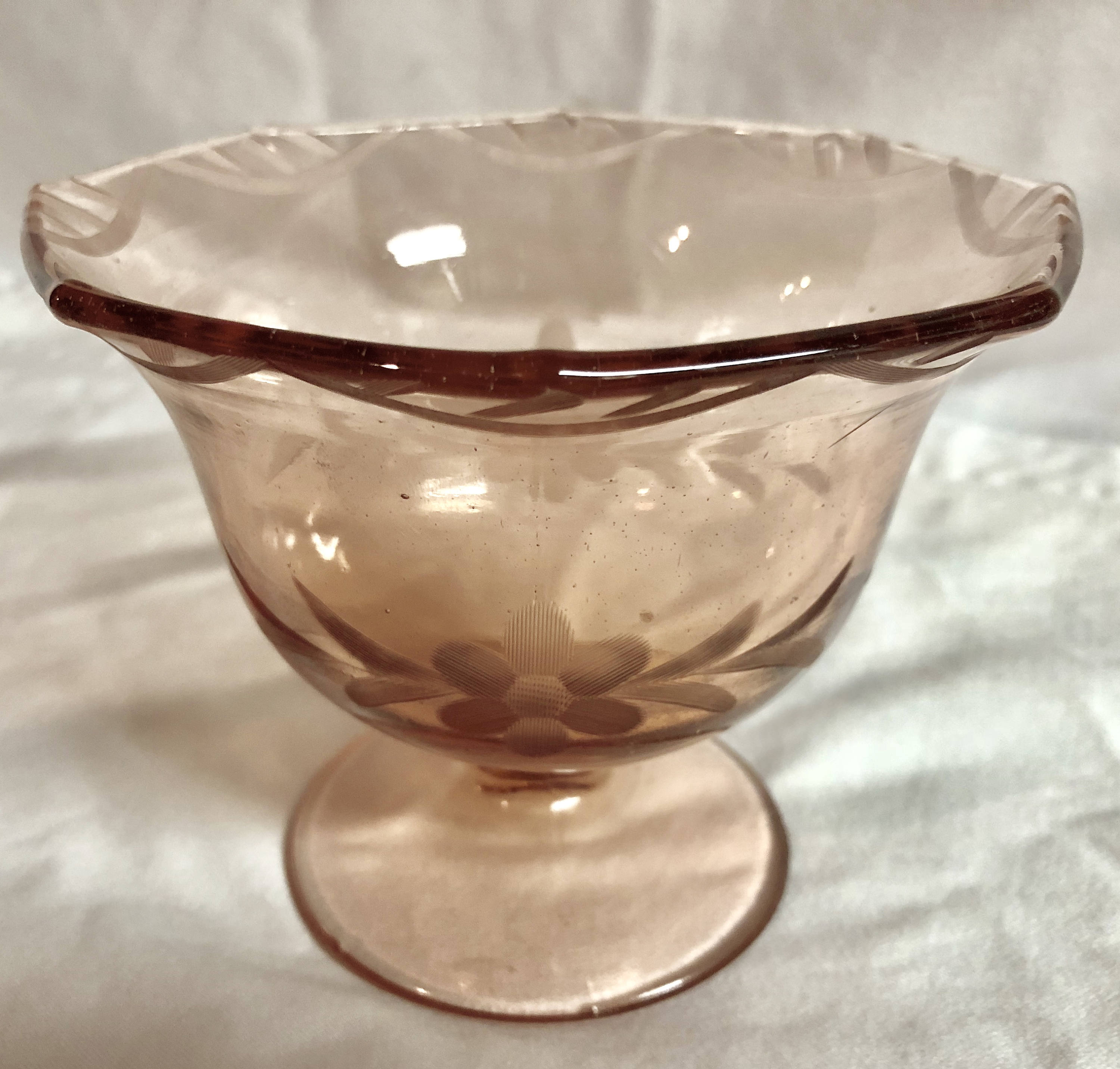 Antique Blush Pink Depression Glass Daisy and Leaf Bowl
