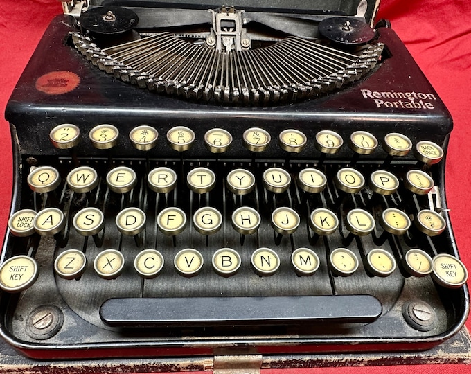 Vintage Remington Portable Black Metal Typewriter in Original Carrying Case,Circa 1930’s