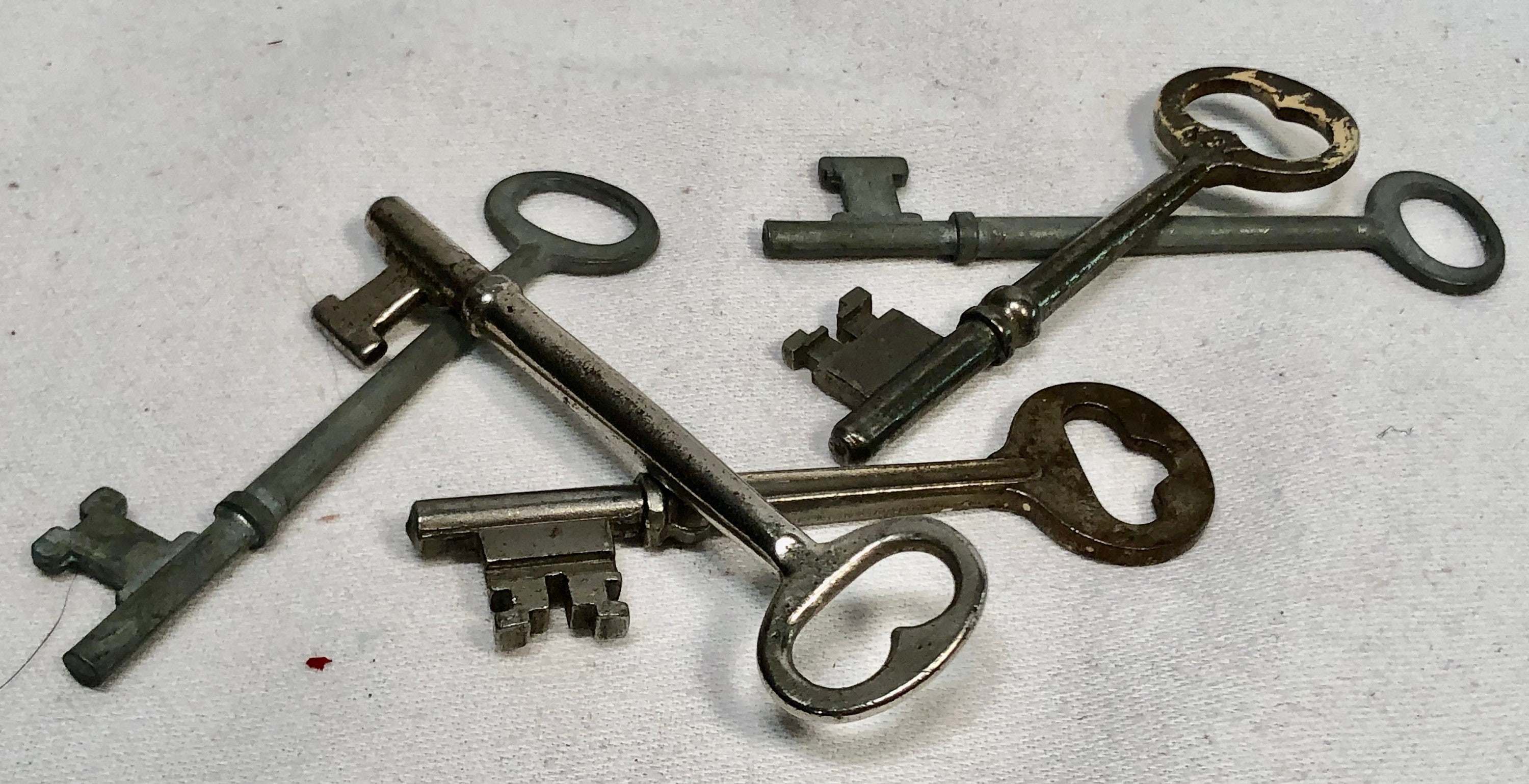 Vintage Skeleton Keys Set of Five