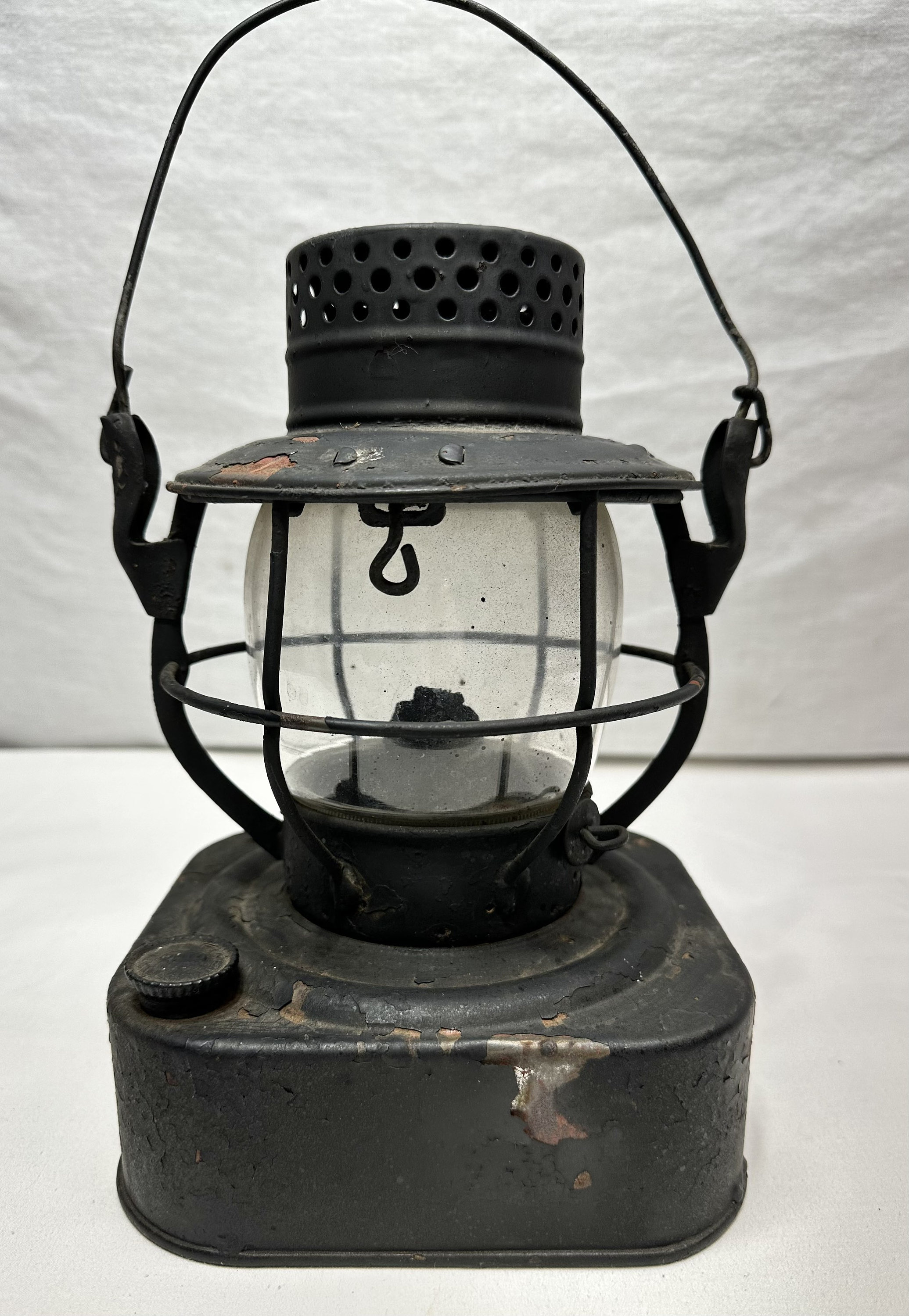 Dietz Watchman Railroad Oil Lantern Black with Gold Trim
