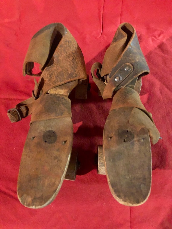 Antique 1800s Ladies Wooden Roller Skates- Size 9 - image 3