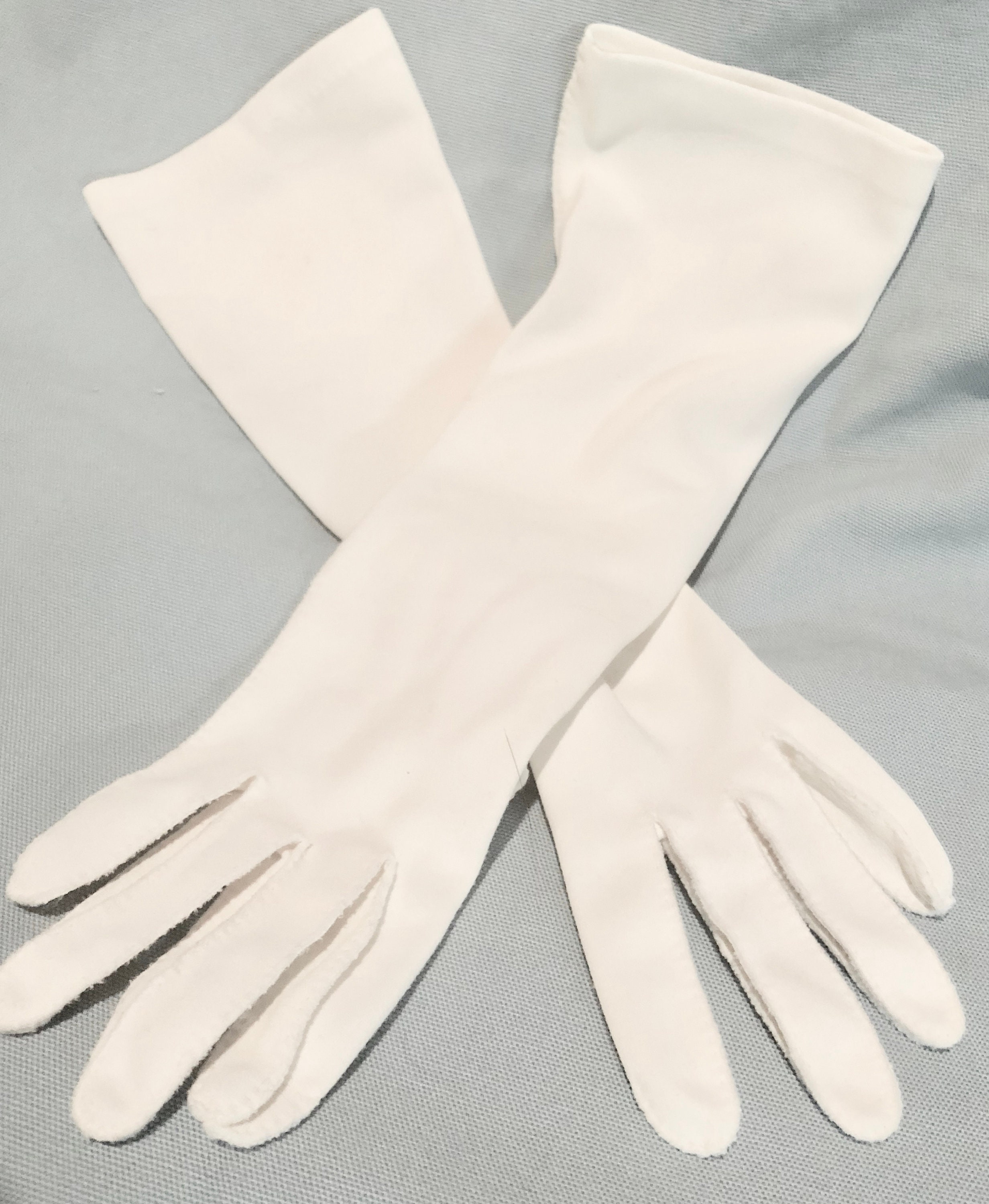 Pair of Vintage Ladies Classic White Formal Gloves in Original Van