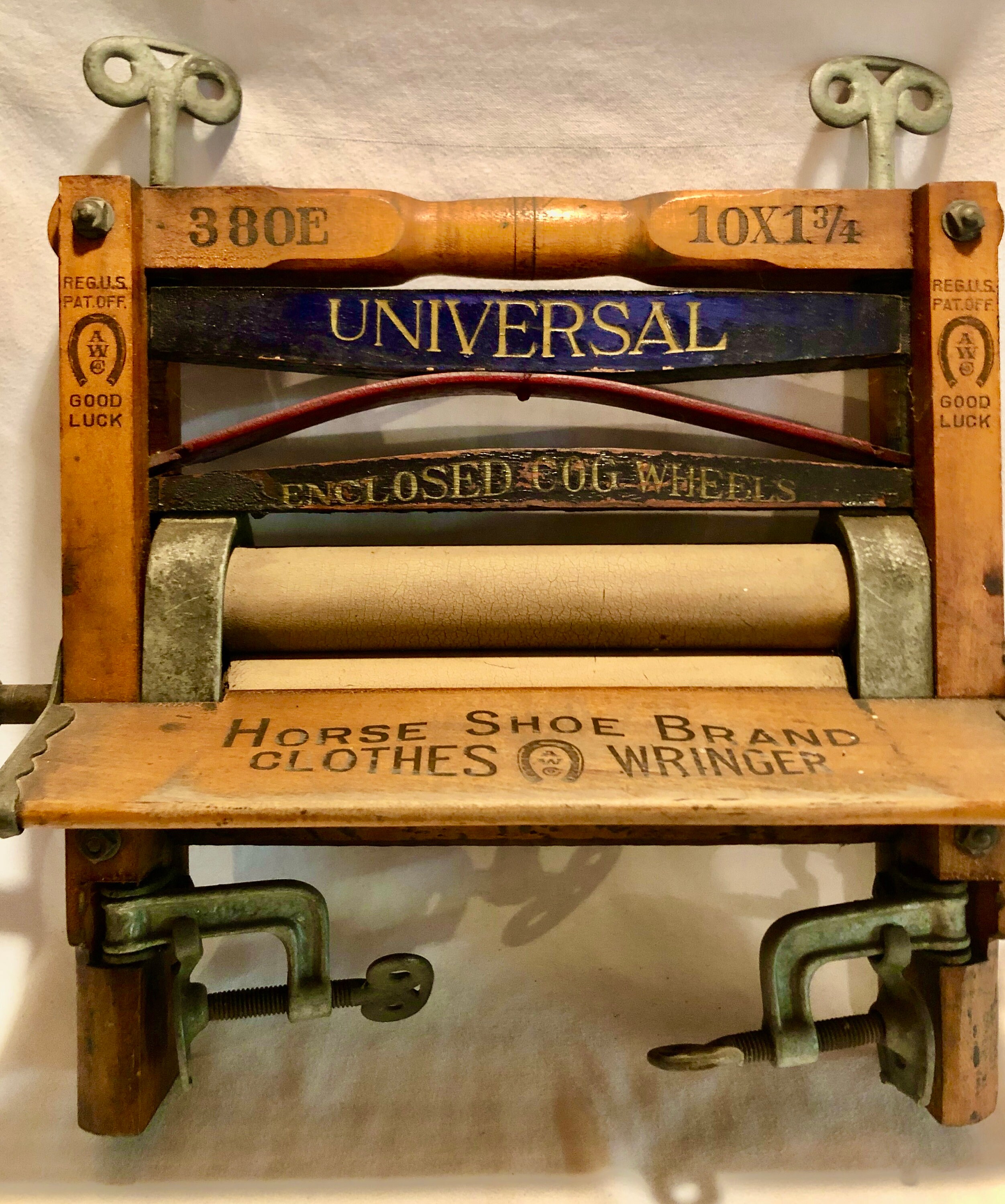 Vintage Universal Horseshoe Brand Wooden Clothes Wringer,380E,Hand
