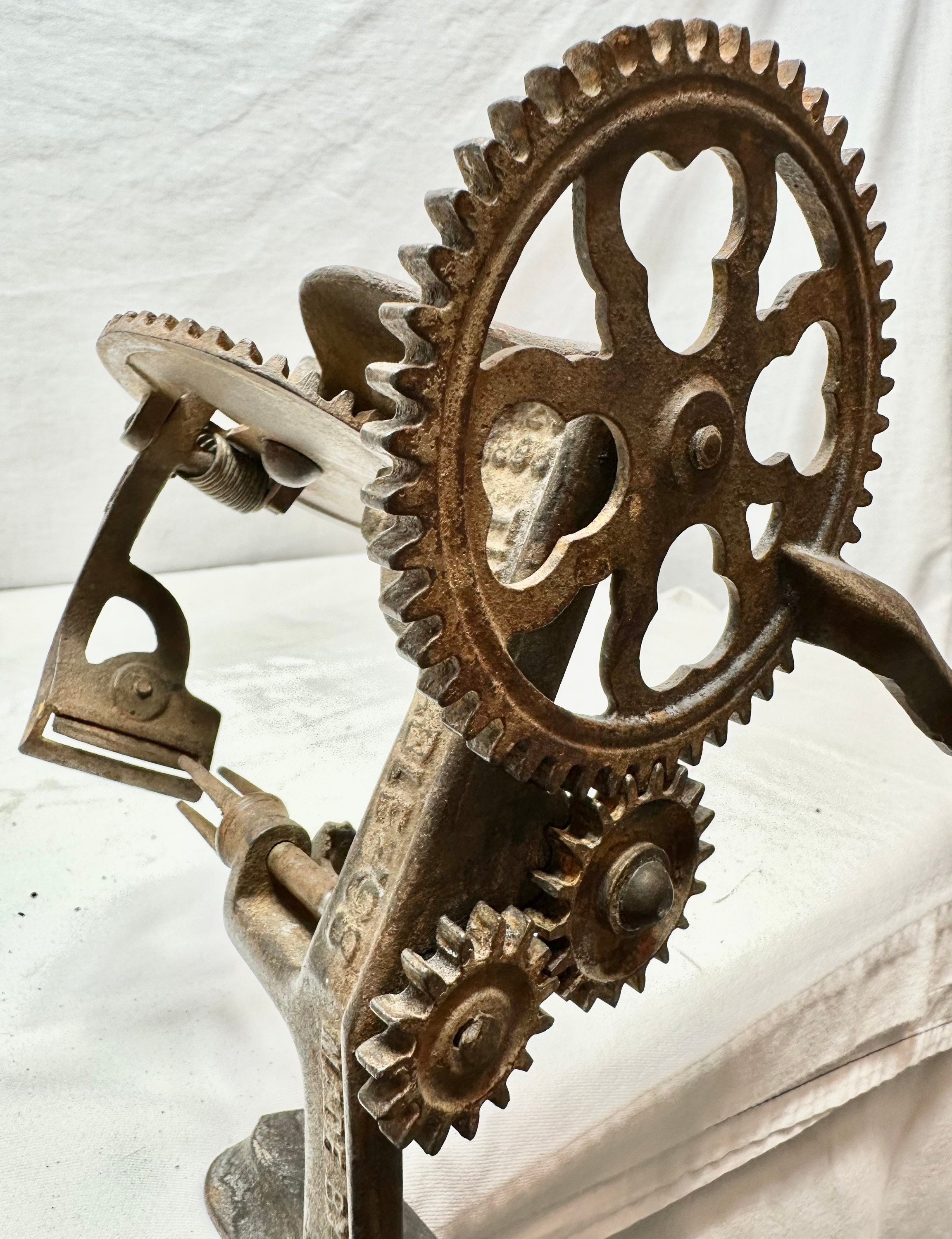 Vintage 'Turntable' Metal Apple Peeler,Patent 1898, Goodell Co ,Antrim, New Hampshire