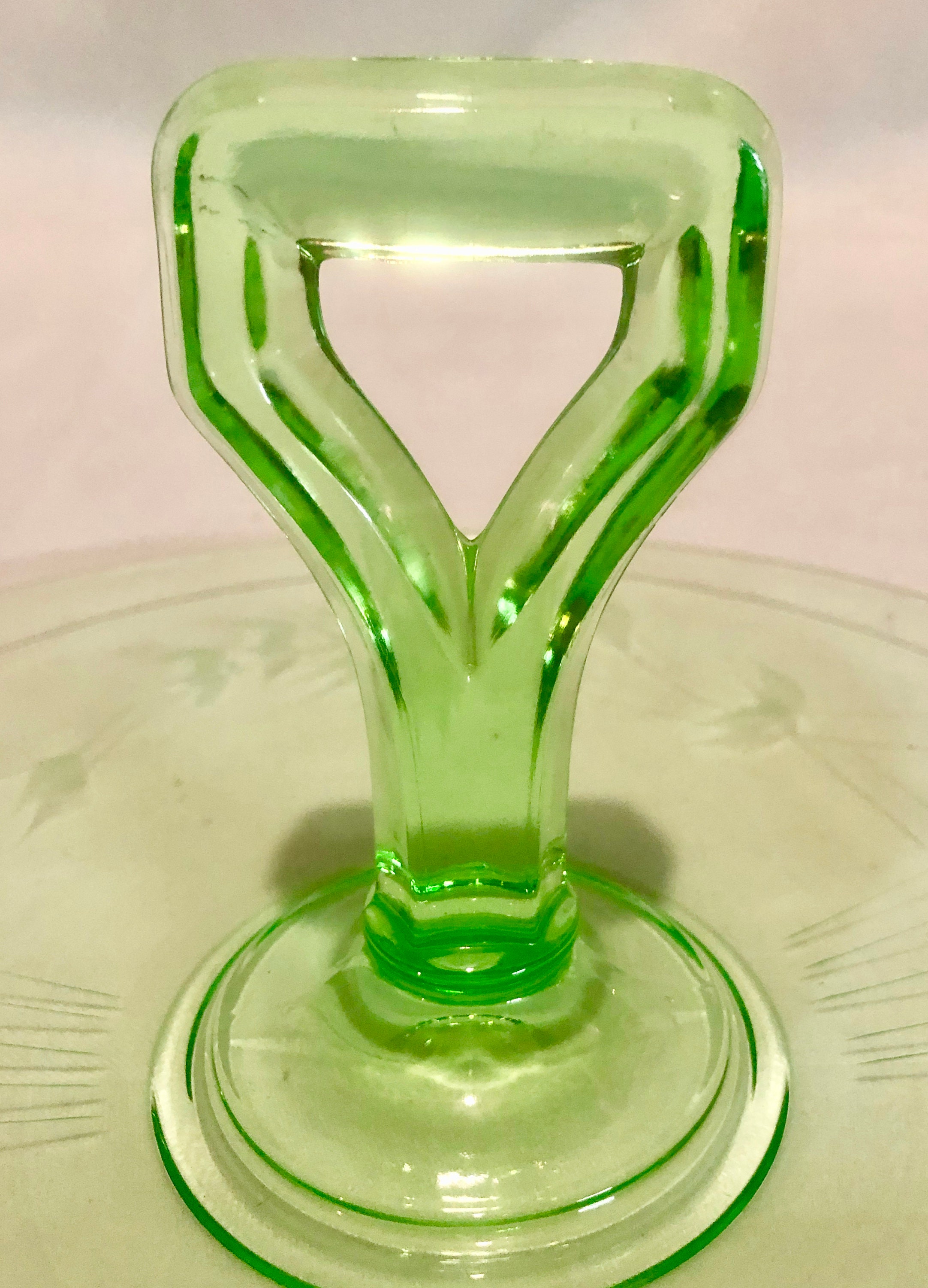 Large Vintage Green Vaseline/Uranium Glass Mixing/Serving Bowl – Wake  Robbin, Consign or Sell