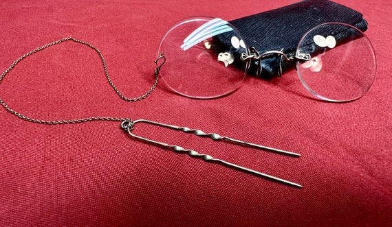 Vintage Women’s Reading Glasses with Chain/Hairpi… - image 1