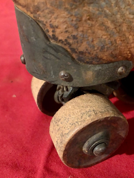 Antique 1800s Ladies Wooden Roller Skates- Size 9 - image 6