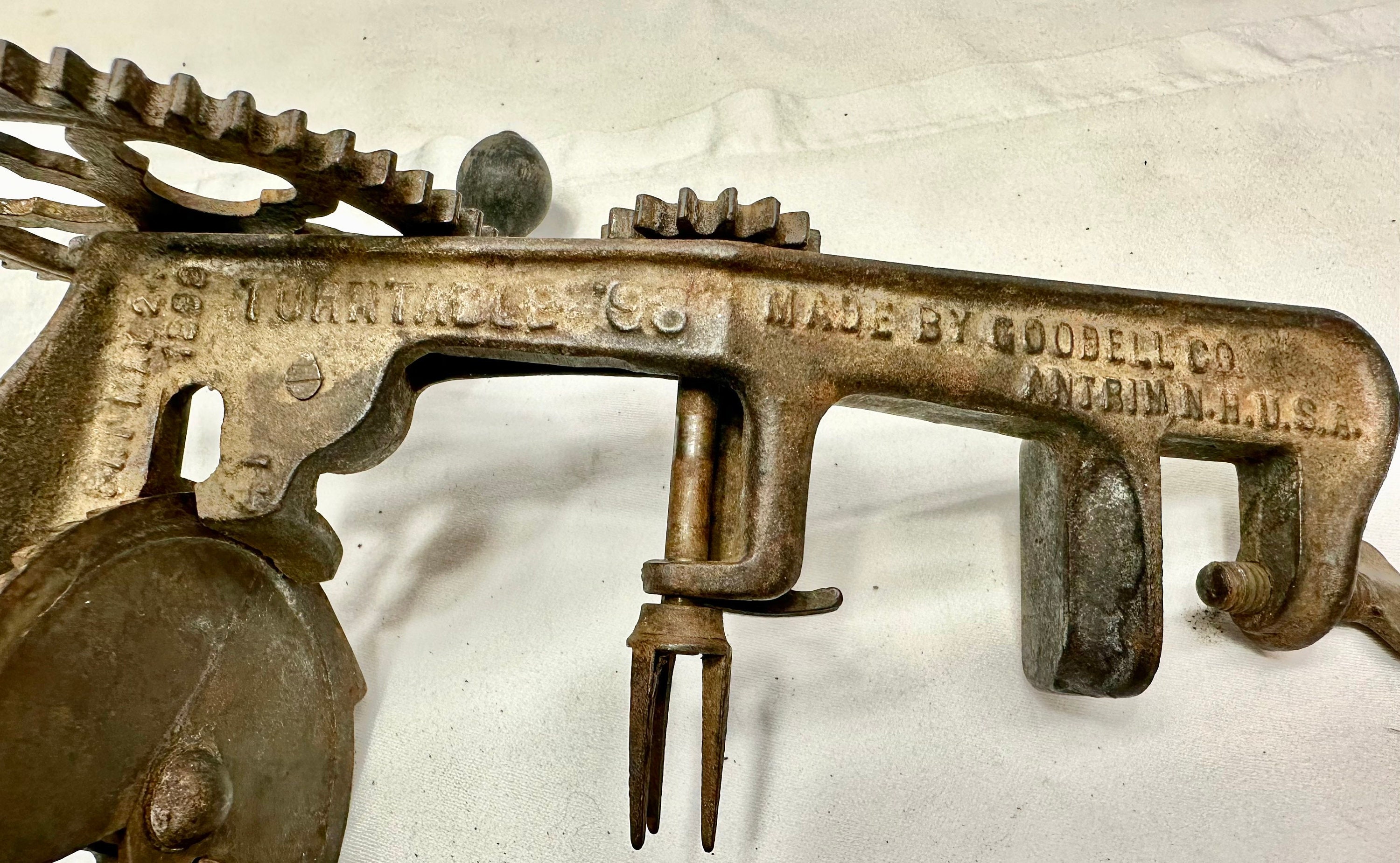 Vintage 'Turntable' Metal Apple Peeler,Patent 1898, Goodell Co ,Antrim, New Hampshire