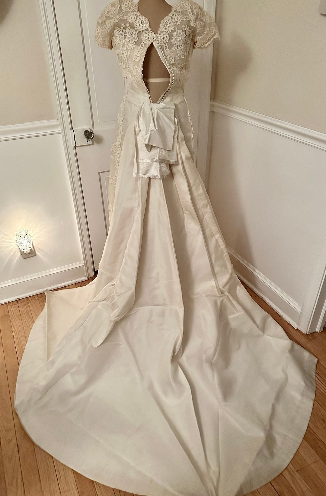 Vintage 1940s Fine Lace Wedding Dress