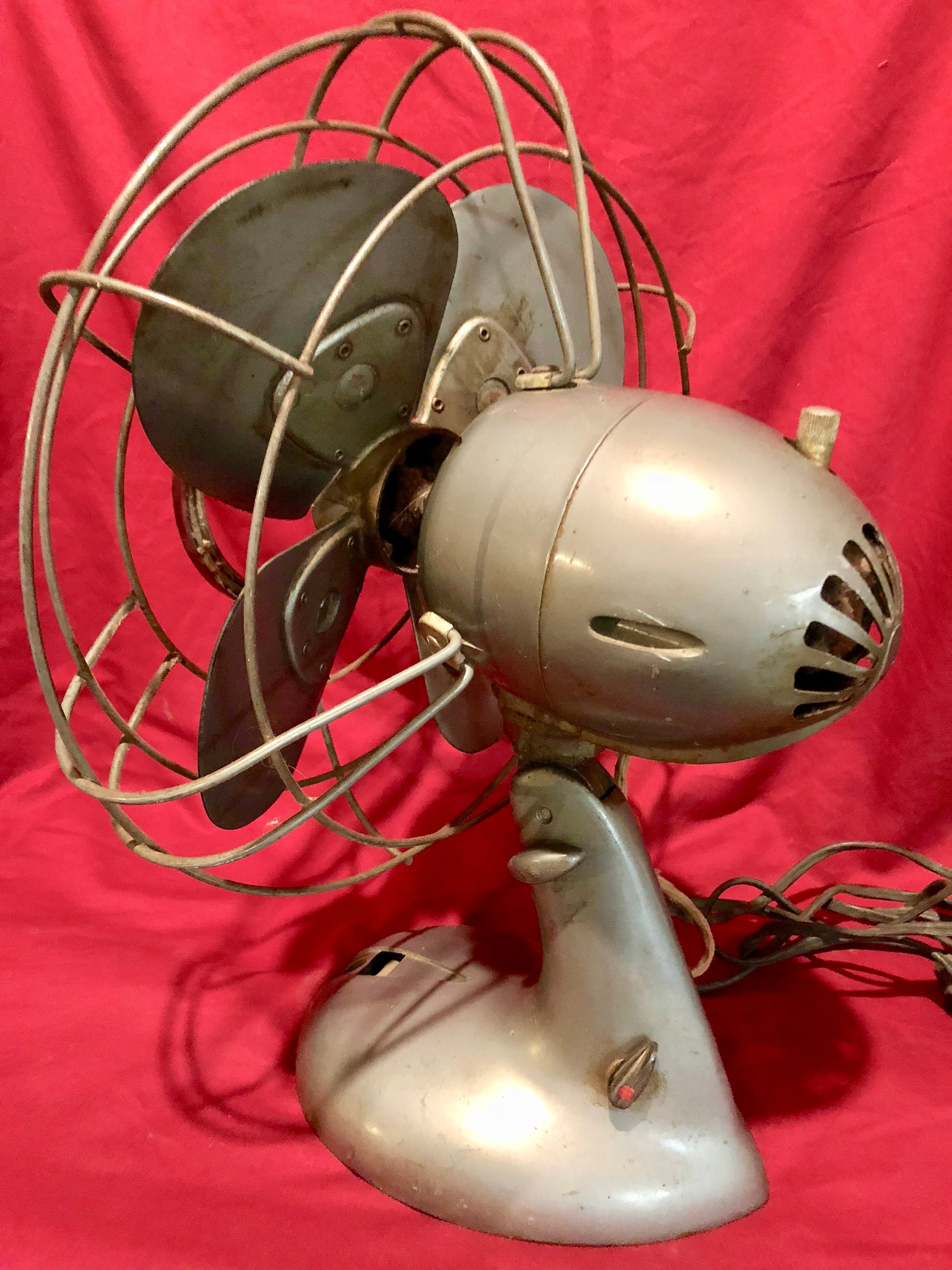 Vintage Westinghouse Metal Oscillating Table Fan