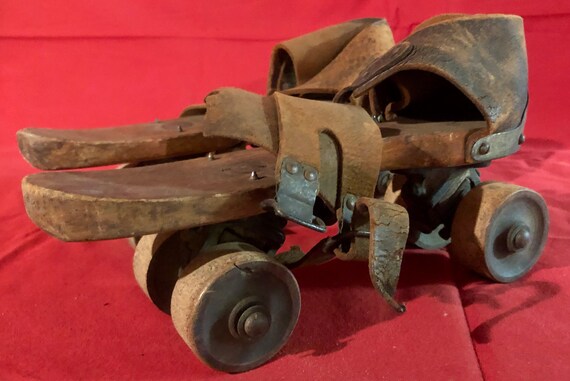 Antique 1800s Ladies Wooden Roller Skates- Size 9 - image 2