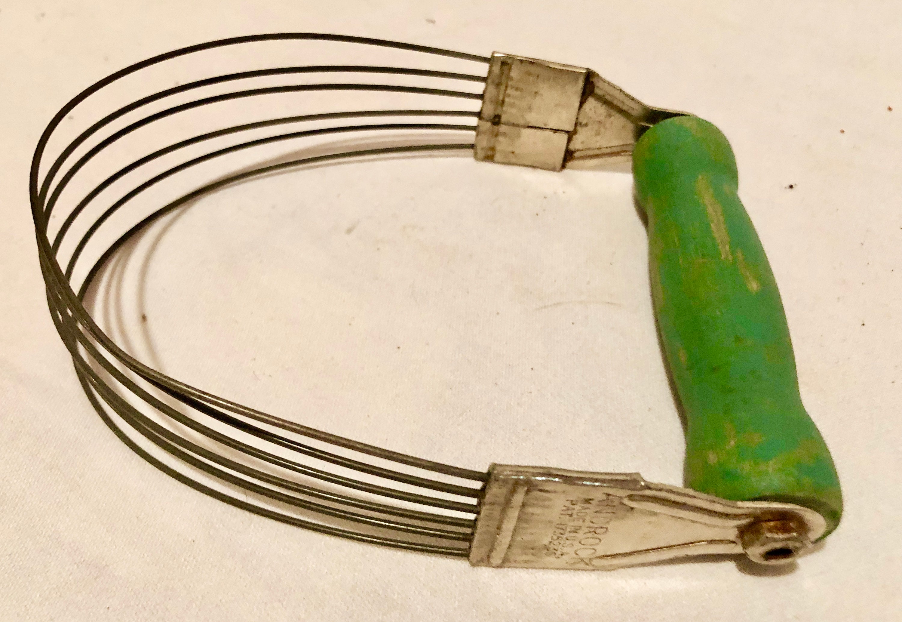 Androck Vintage Green Wooden Handle Pastry Cutter, Made in USA, Pat