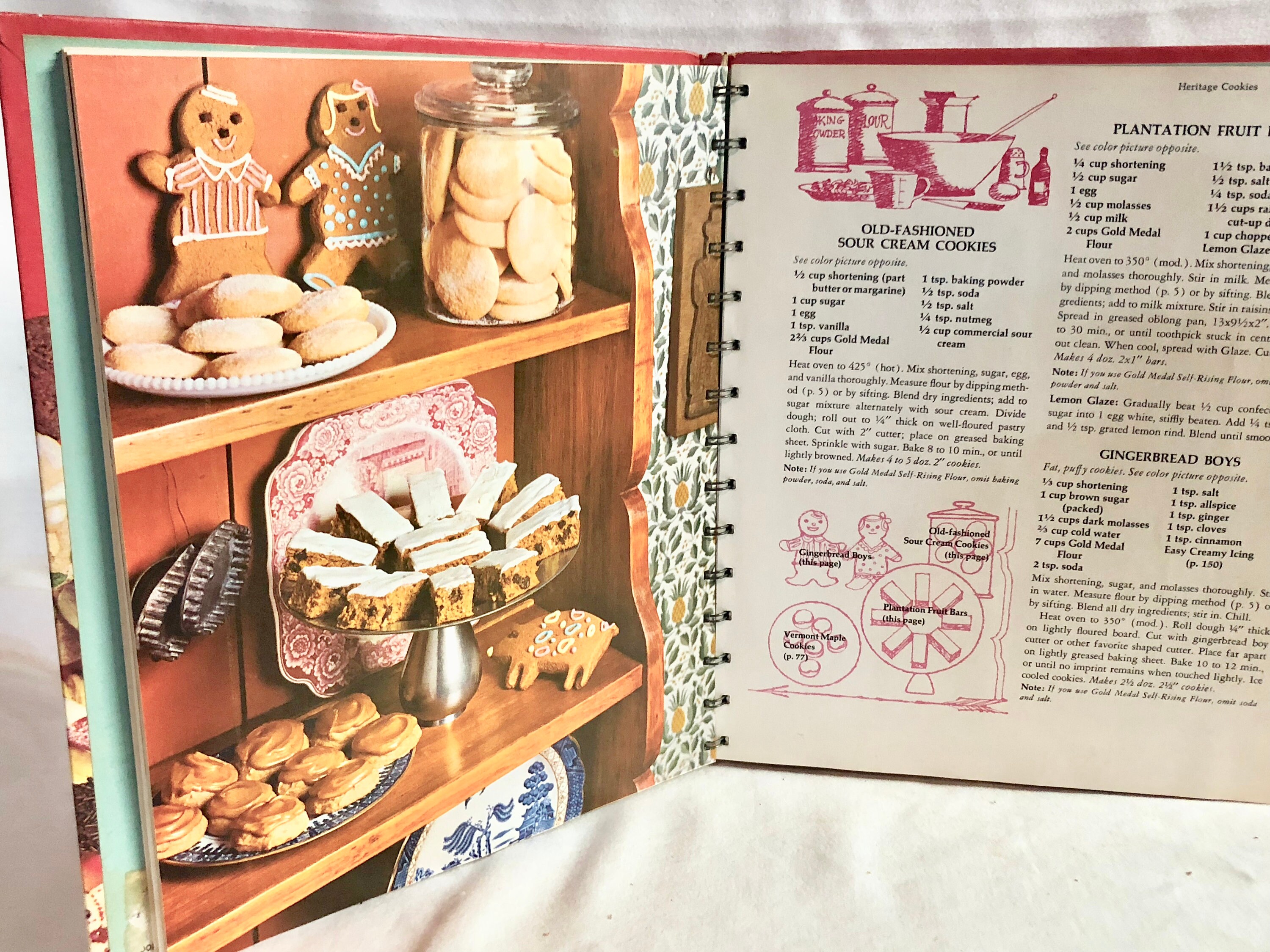 Vintage Classic Betty Crocker 'Cooky Book' circa 1963 First Edition
