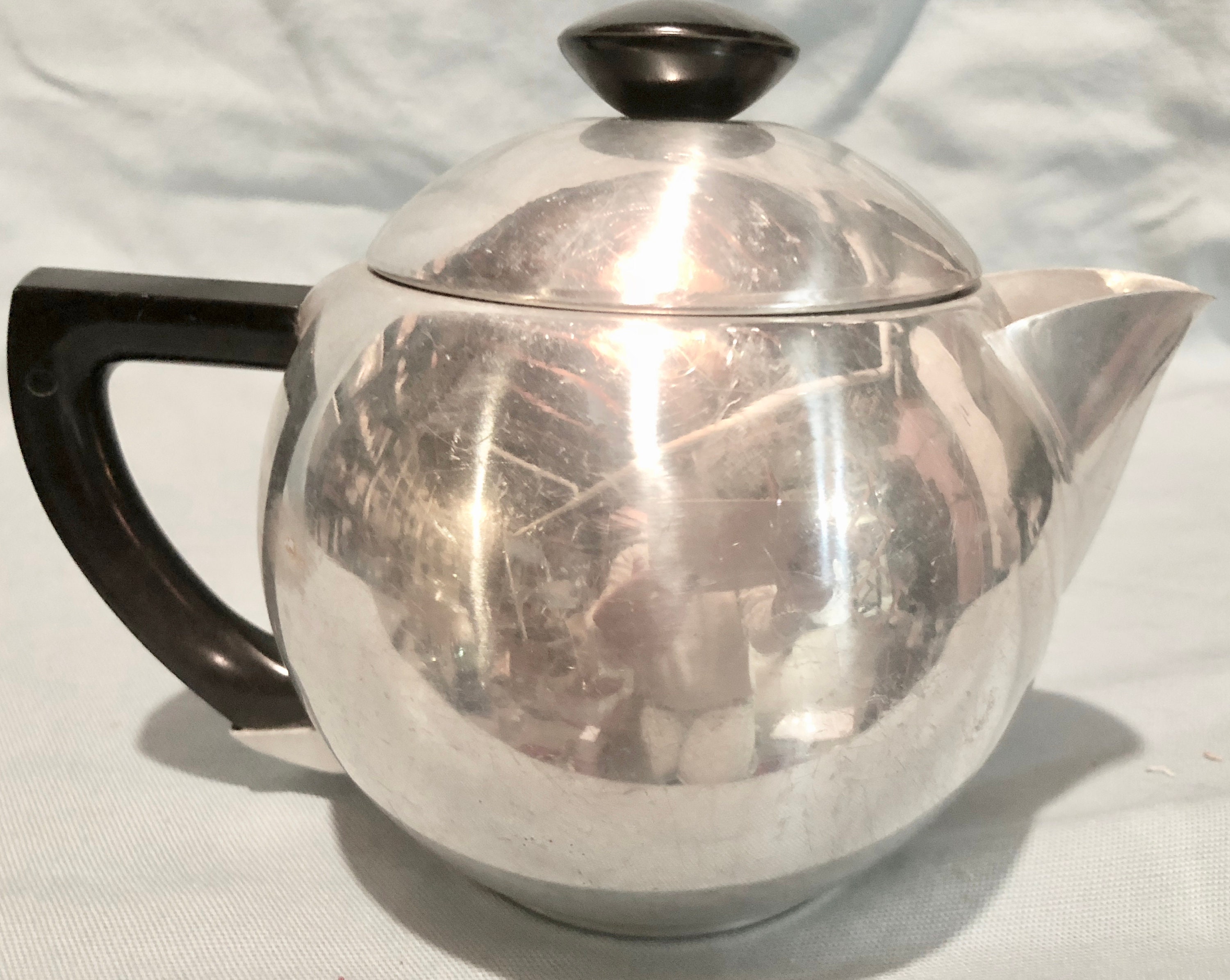 Vintage Midcentury Aluminum 1 1/2 quart Teapot by the Mirro Company