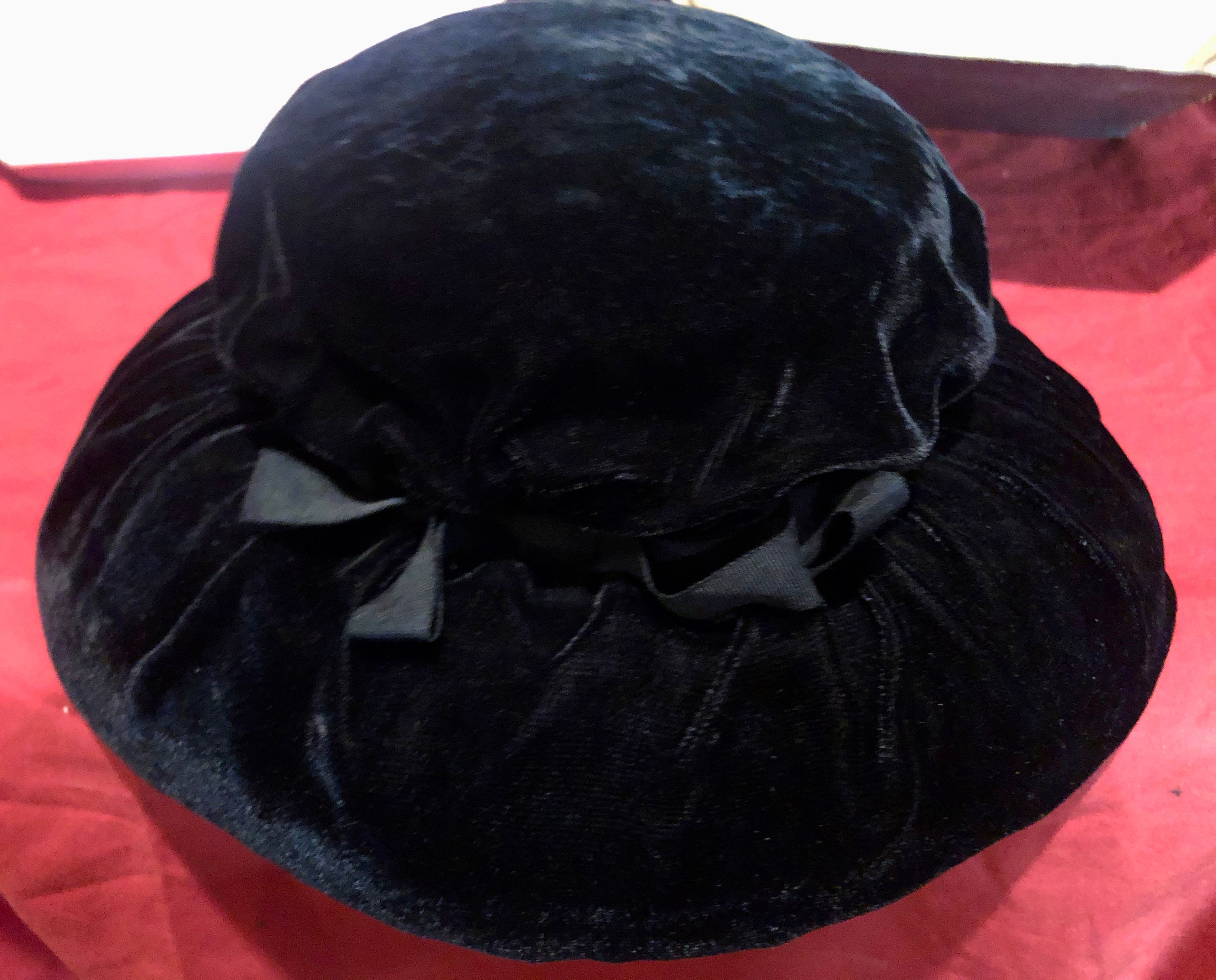 Vintage Black Velvet Ladies Hat in Original Hat Box