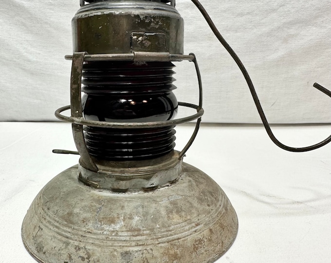 Vintage Trafficguard No 40 Metal Oil Light/Lantern with Red Glass Insert, Embury Manufacturing Co, Warsaw, New York,1940s