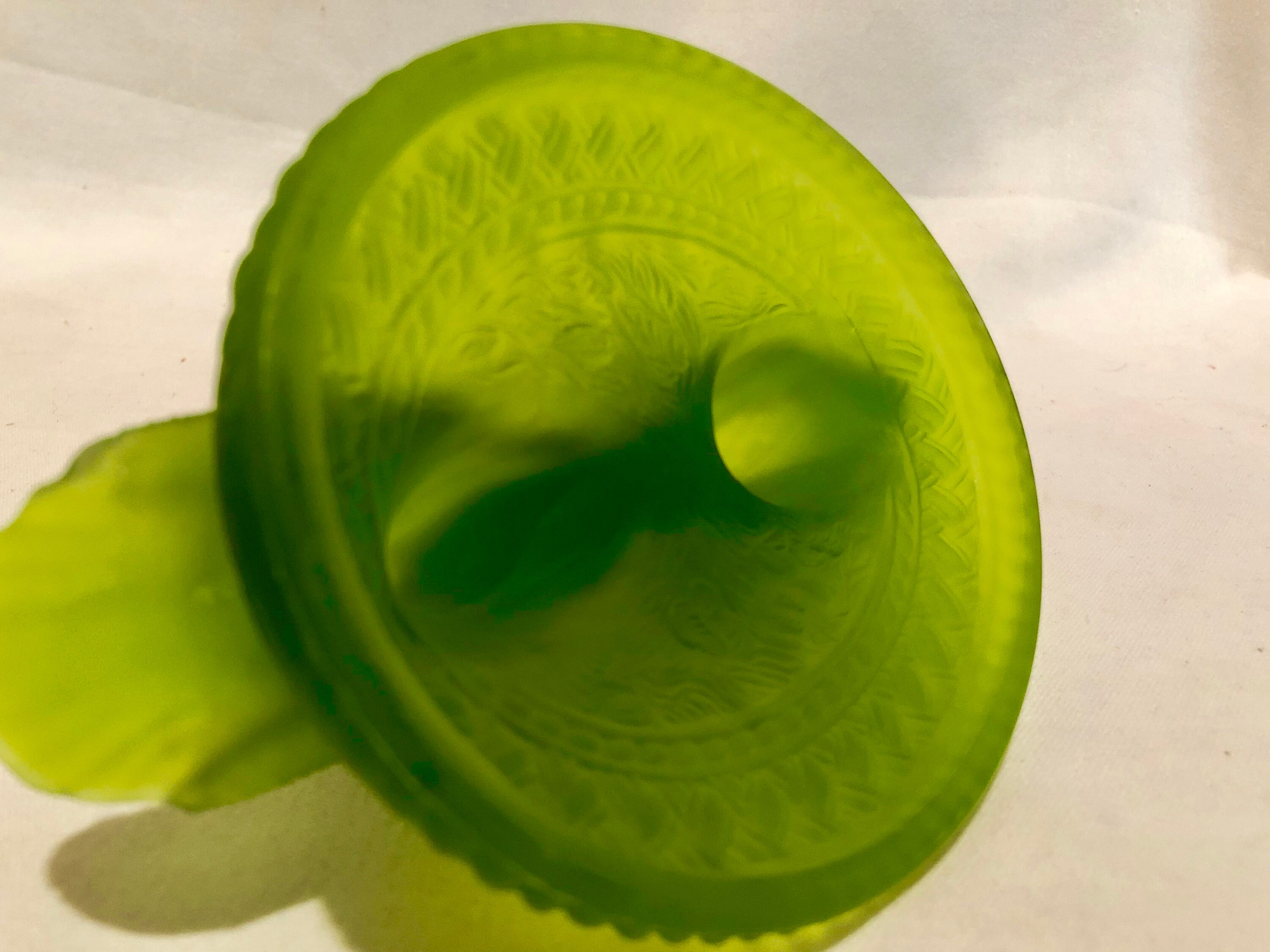 Westmoreland Frosted Satin Green Glass 'Doves on Nest'/ Love Birds