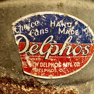 Vintage Delphos handgemaakte 5 gallon gegalvaniseerd metalen gas kan met houten handvat