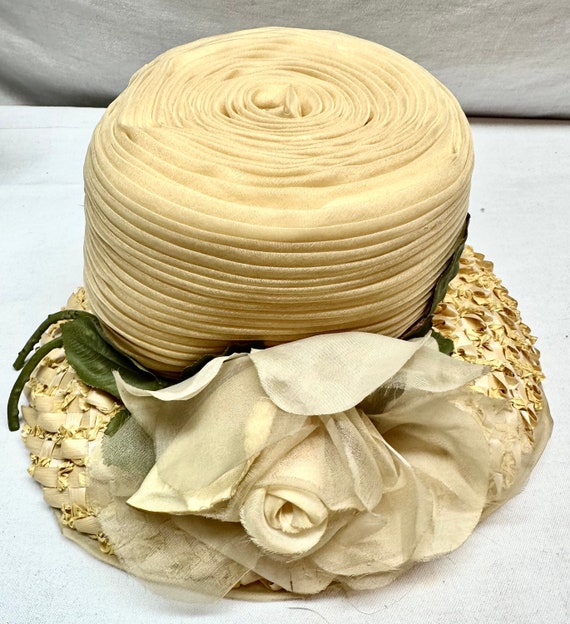 Vintage Ladies Straw/Silk Flower Bee Hive Hat wit… - image 1