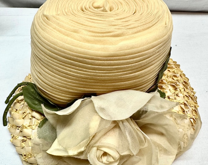 Vintage Ladies Straw/Silk Flower Bee Hive Hat with Hat Box