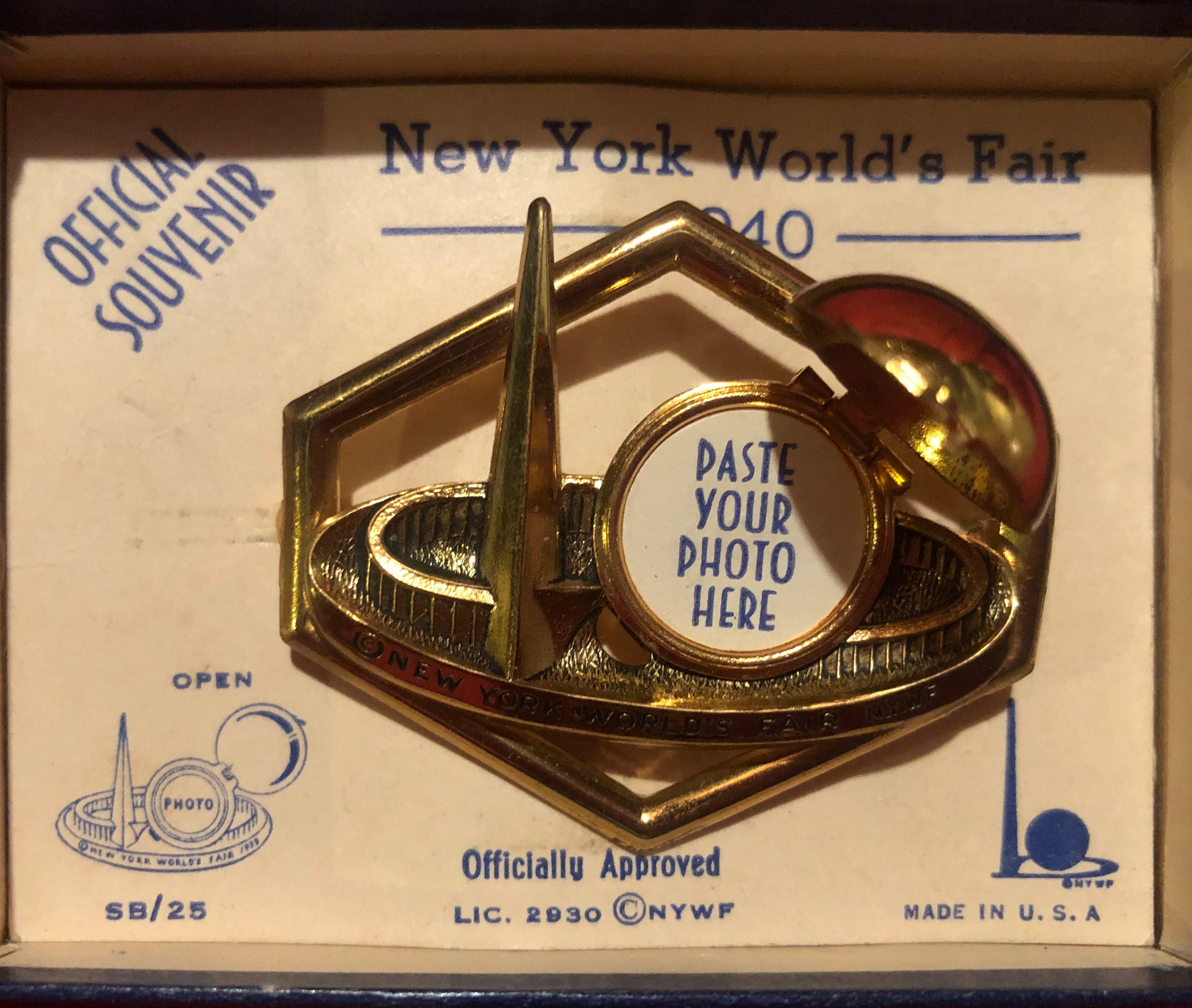 Vintage New York Worlds Fair Souvenir Gold Pin, Circa 1940
