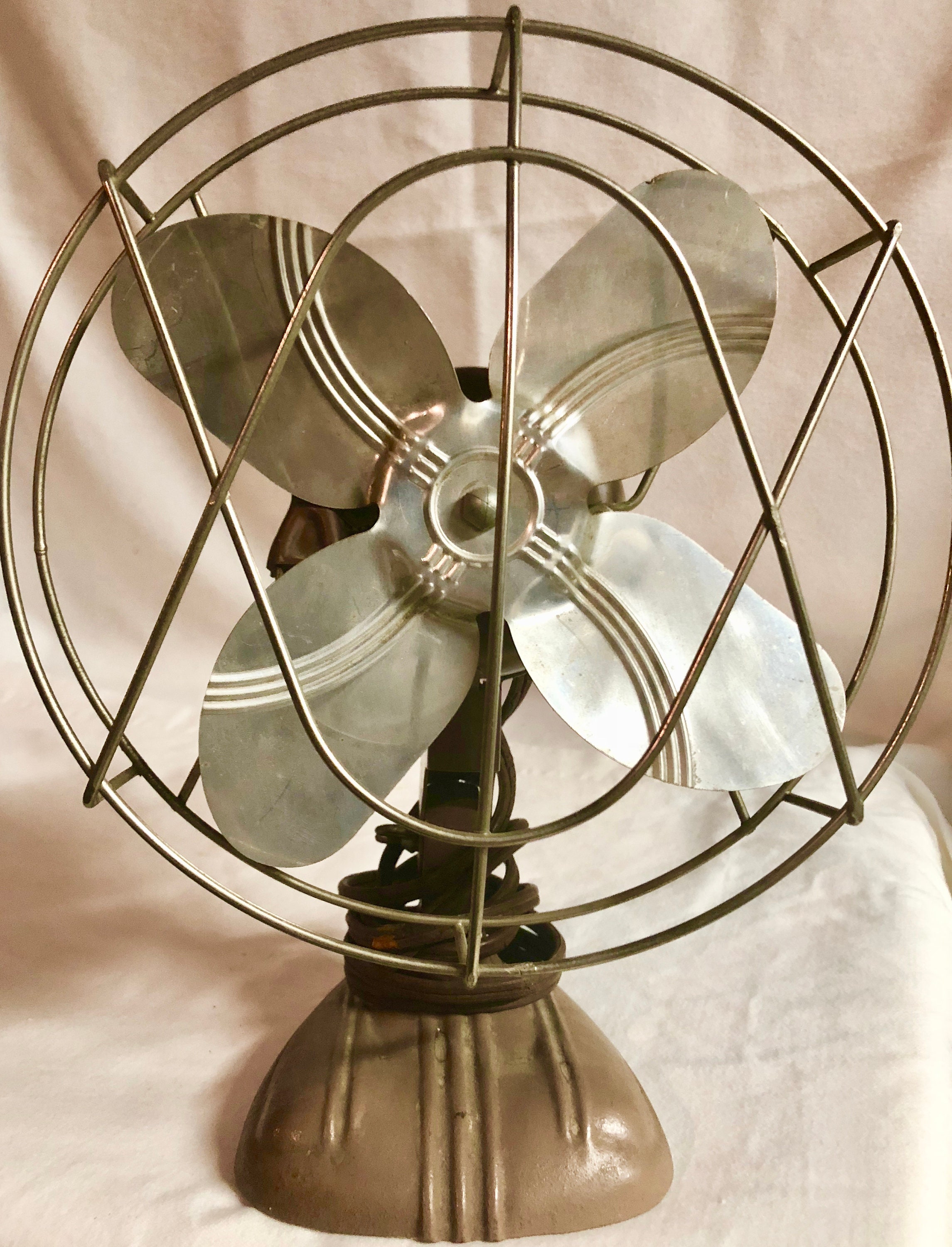 Vintage 1930's Mocha Brown Electric Metal Desk/Table Fan