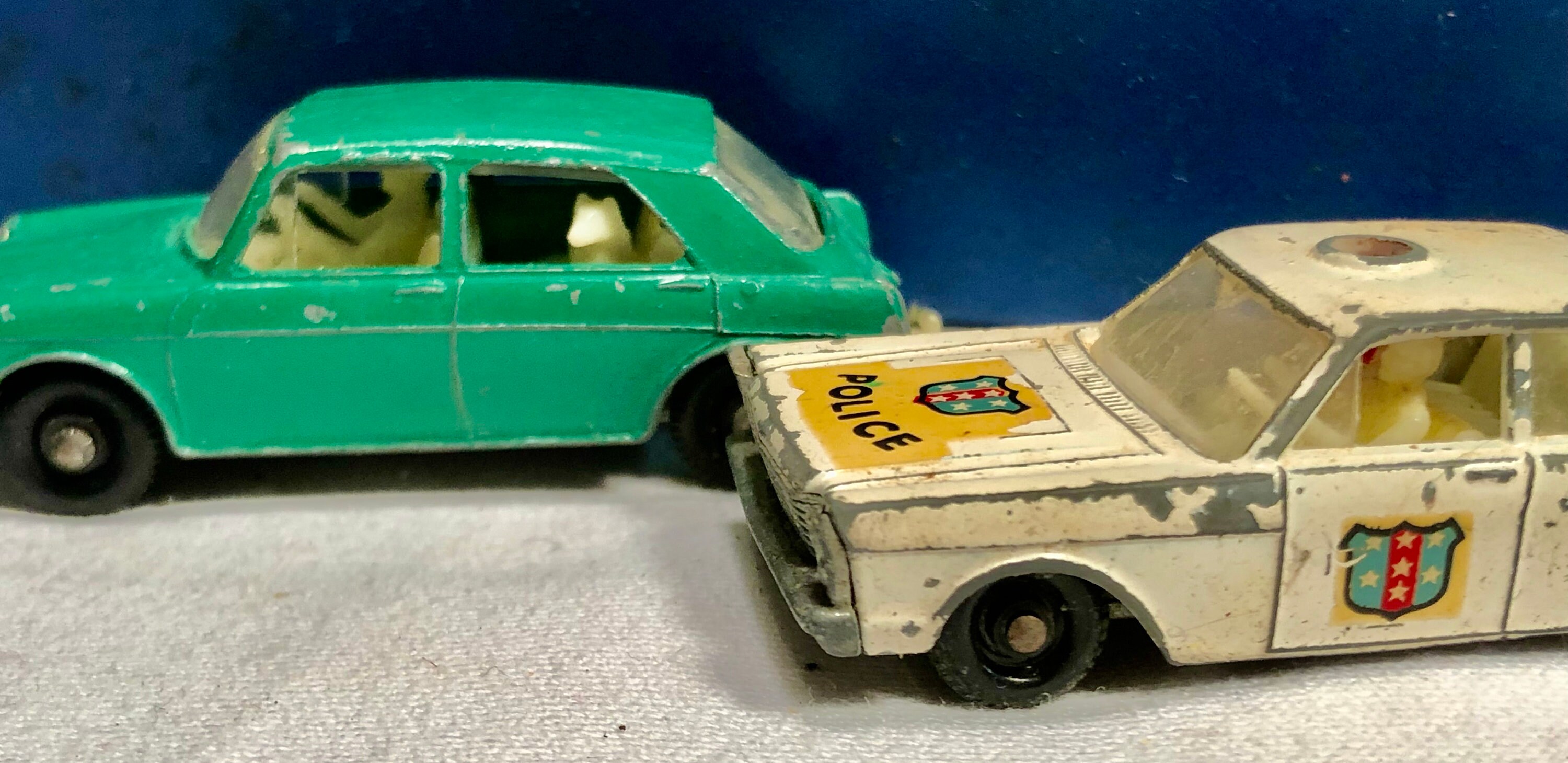 Vintage Lesney Matchbox Divided Collector Carry Case with 26 Metal